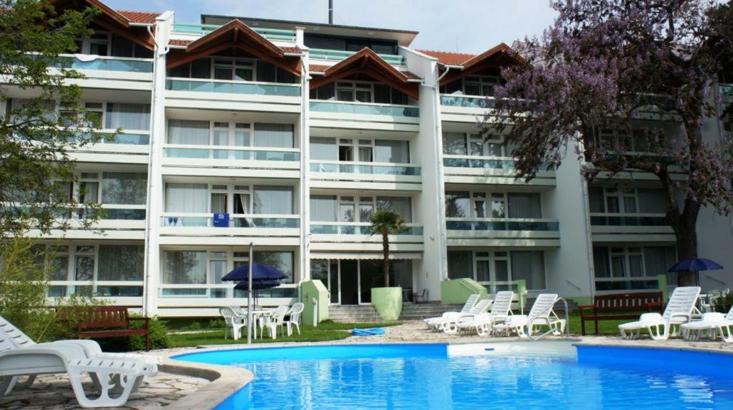 Fuered Central Apartman Balatonfured Bagian luar foto